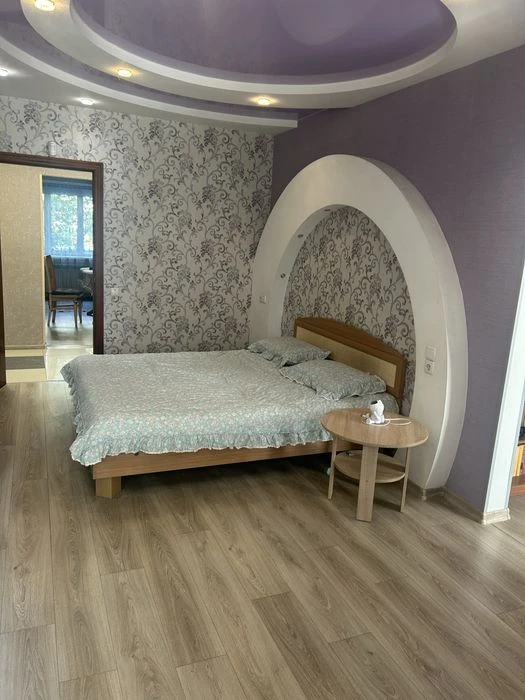 Heroes of the Dnieper, Pivnichna 54g, large renovated apartment.