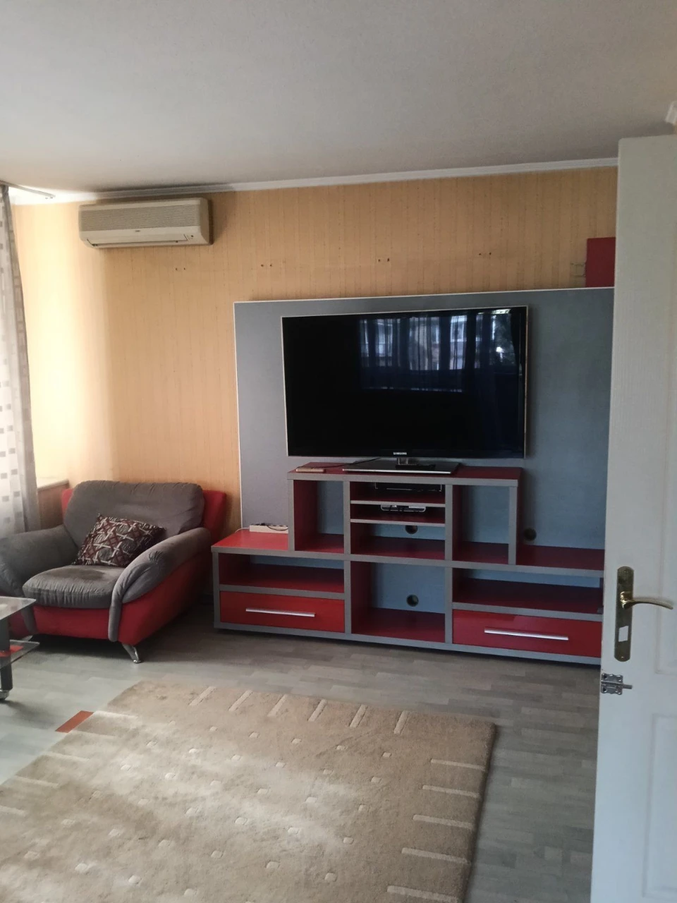 Rent 2-room apartment at Antonovich 162.