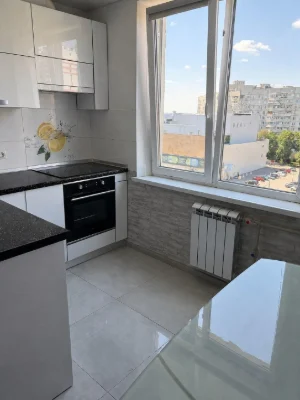 2к. квартира с ремонтом, метро Победа