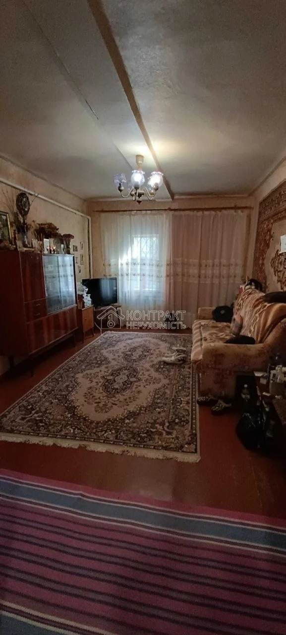 Продається окремий 5-кімнатний будинок, вул. Нижняя Гиївська