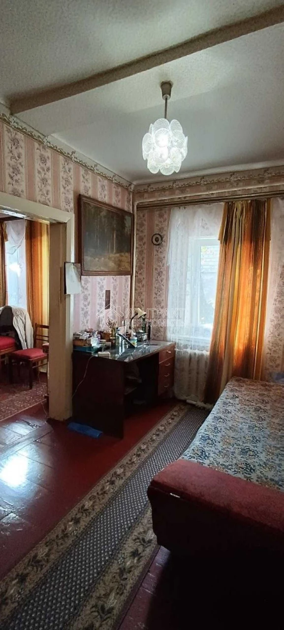 Продається окремий 5-кімнатний будинок, вул. Нижняя Гиївська