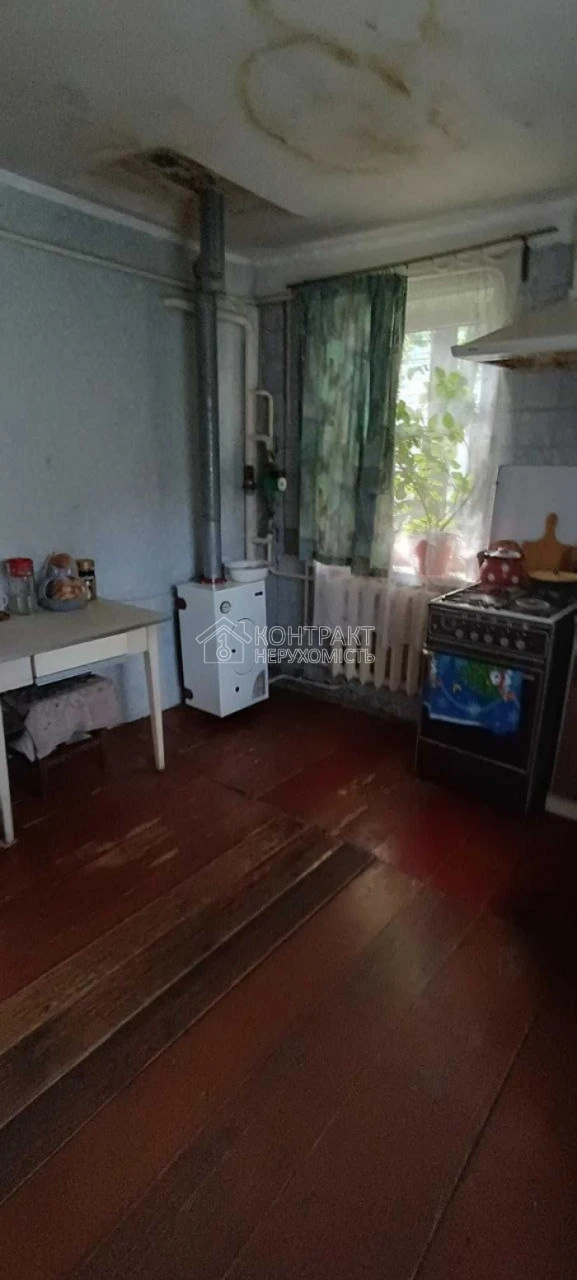 Продається окремий 5-кімнатний будинок, вул. Нижняя Гиївська