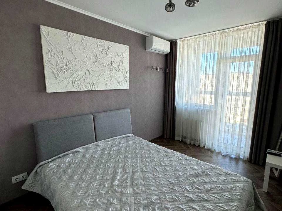 Квартира. Київ, Драгоманова вул.