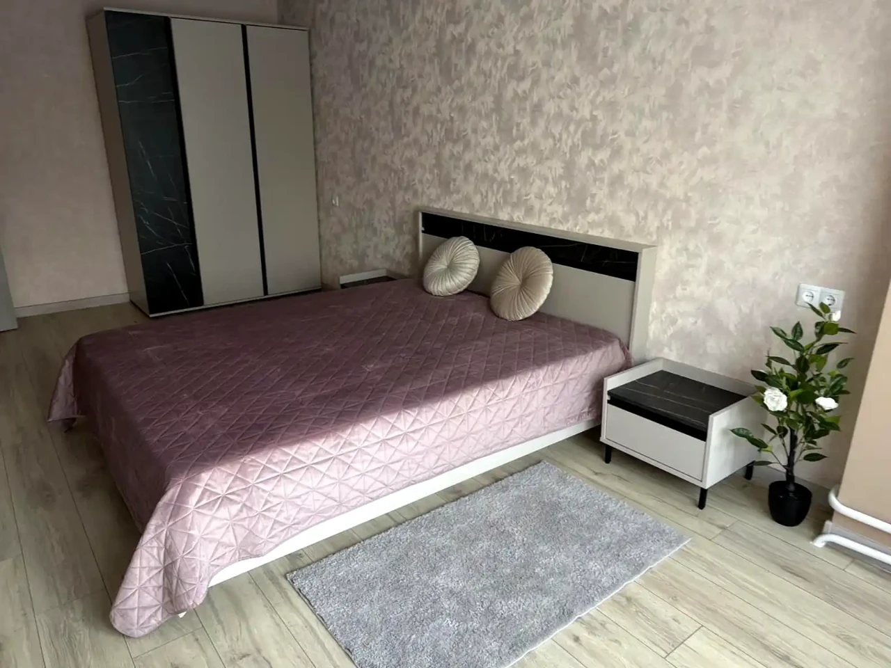 Оренда квартири 1-кімн. 32 м² 1/9 пов.