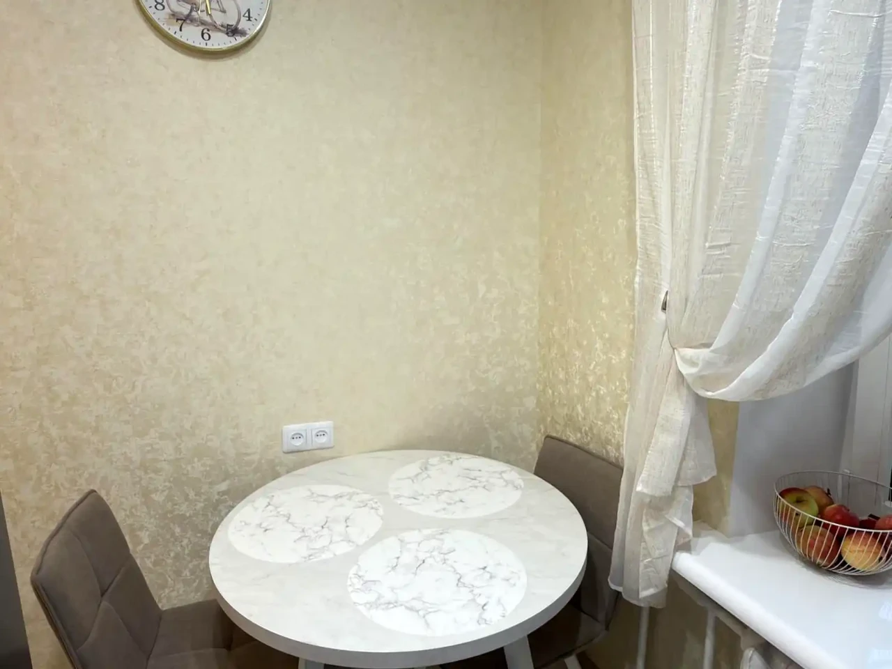 Оренда квартири 1-кімн. 32 м² 1/9 пов.