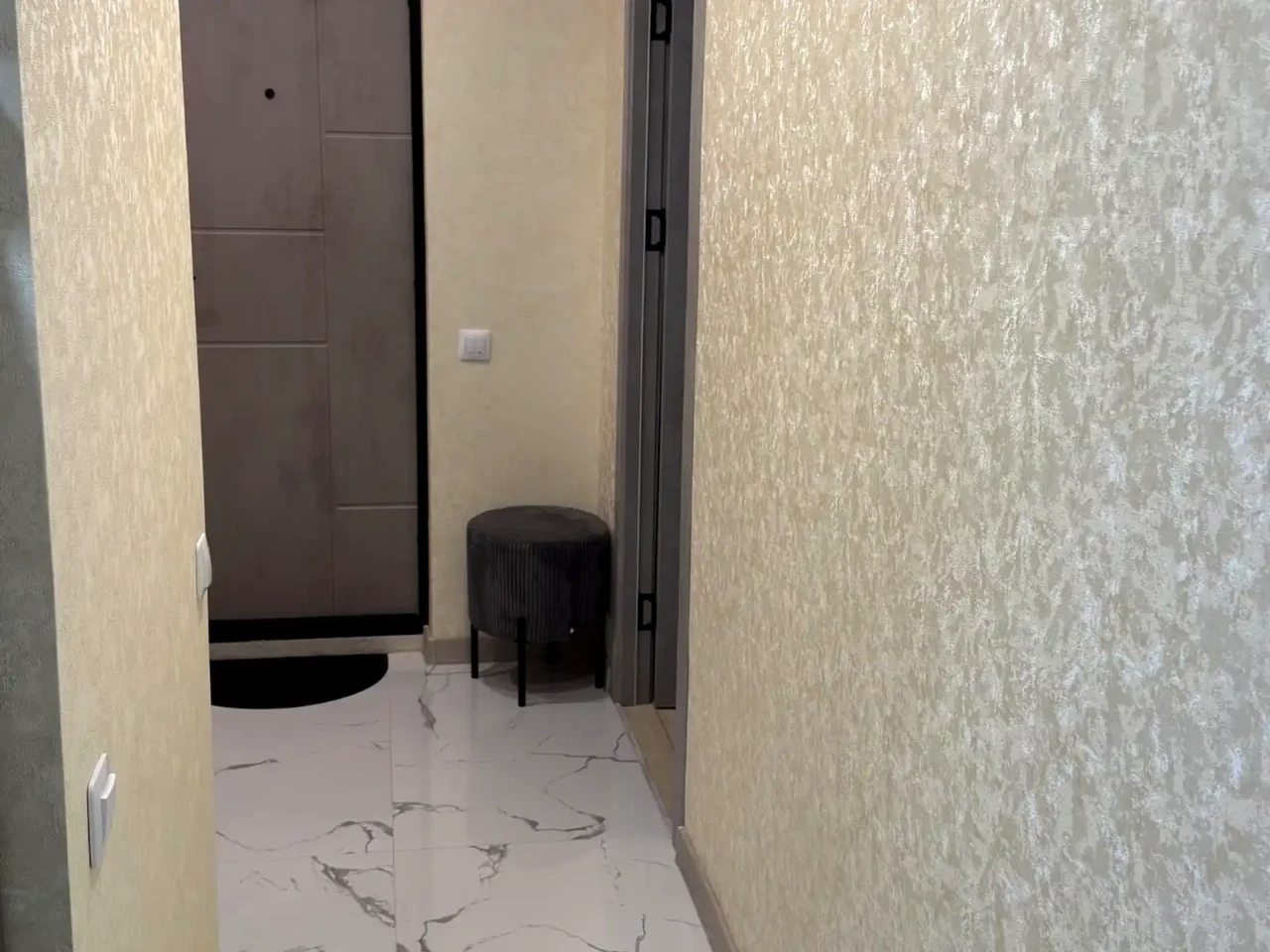 Оренда квартири 1-кімн. 32 м² 1/9 пов.
