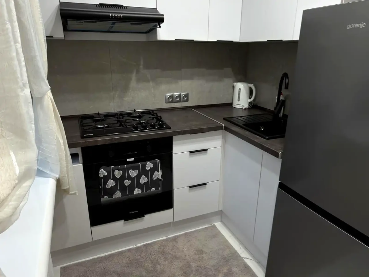 Оренда квартири 1-кімн. 32 м² 1/9 пов.