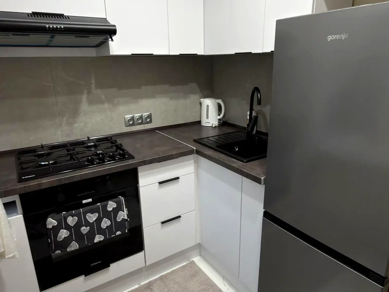 Оренда квартири 1-кімн. 32 м² 1/9 пов.
