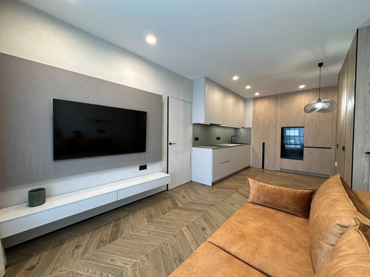No commission, renovated, 2 bedrooms, 2 bathrooms, wardrobe. Svitlo Park apartment