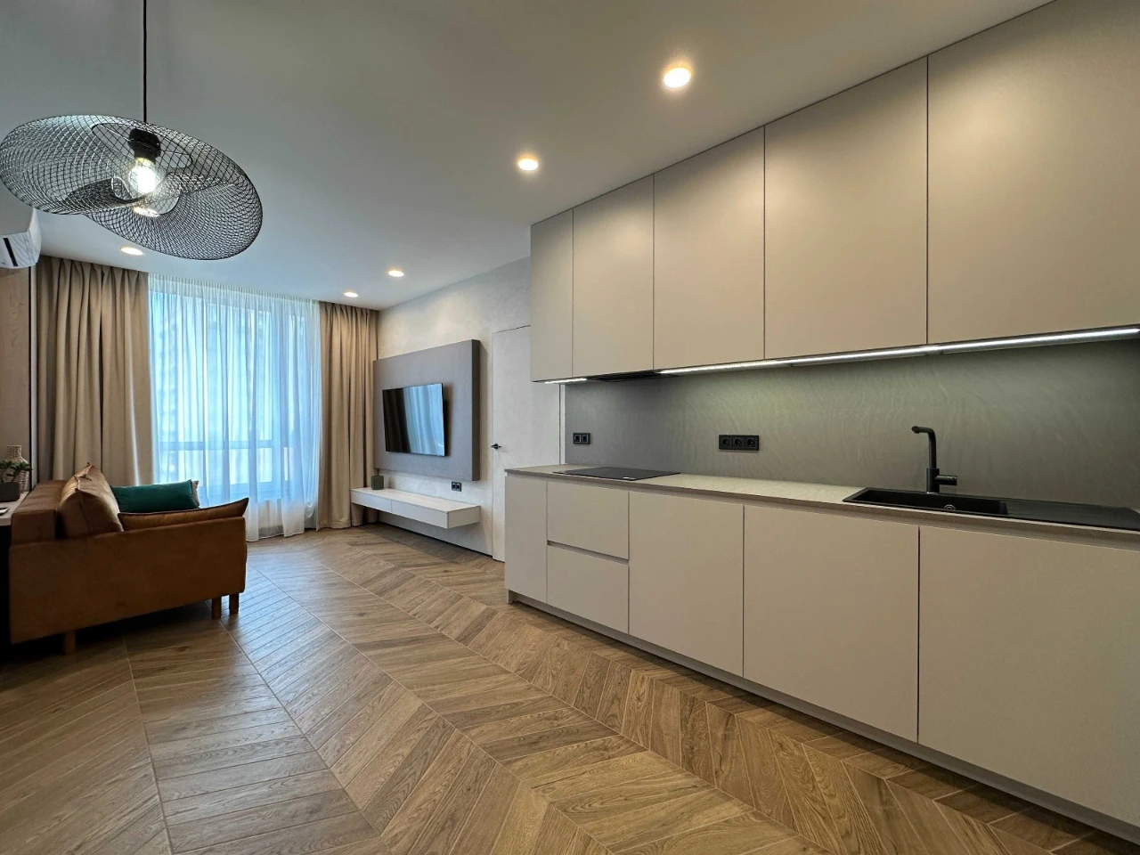 No commission, renovated, 2 bedrooms, 2 bathrooms, wardrobe. Svitlo Park apartment