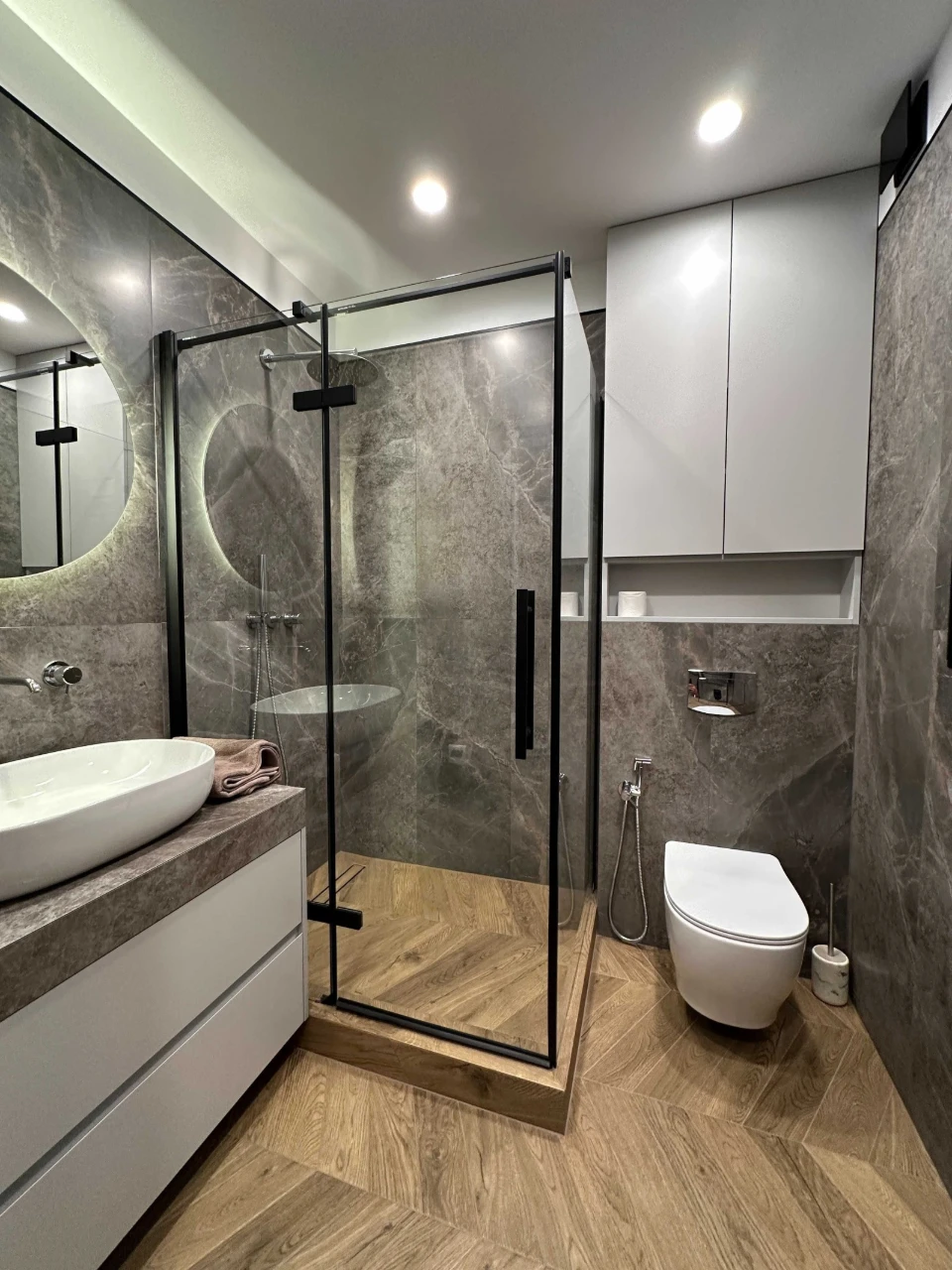 No commission, renovated, 2 bedrooms, 2 bathrooms, wardrobe. Svitlo Park apartment