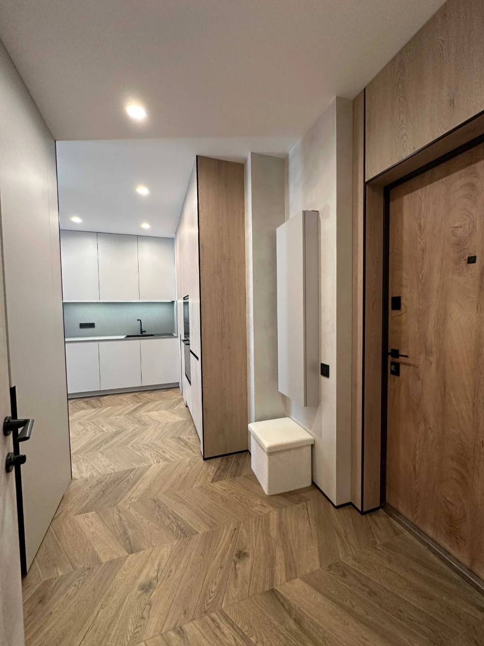 No commission, renovated, 2 bedrooms, 2 bathrooms, wardrobe. Svitlo Park apartment