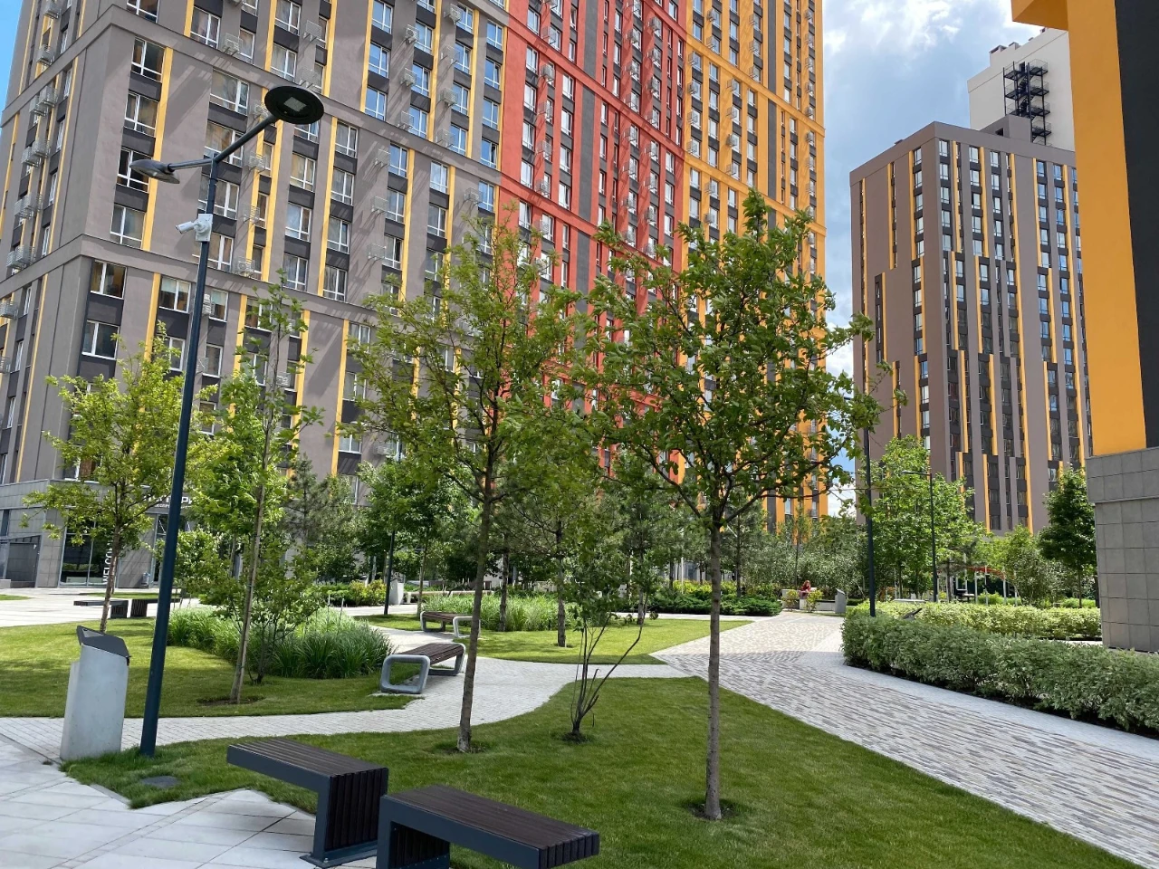 No commission, renovated, 2 bedrooms, 2 bathrooms, wardrobe. Svitlo Park apartment