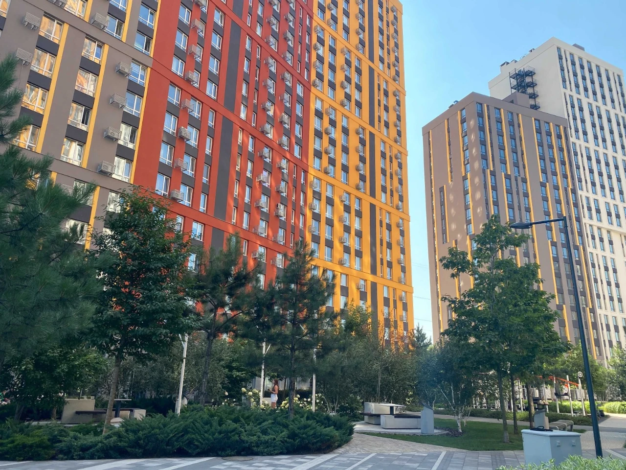No commission, renovated, 2 bedrooms, 2 bathrooms, wardrobe. Svitlo Park apartment