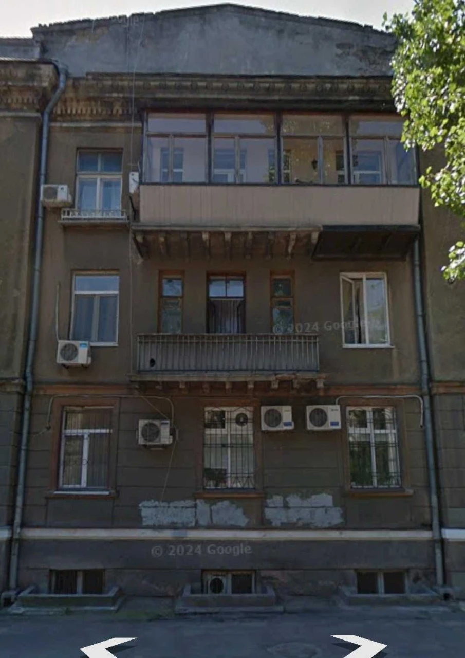 Продам сталинку в Центре. Газ и свое отопление