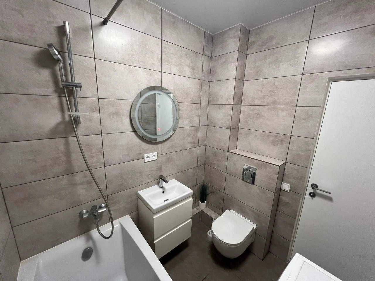 For rent, 1-room apartment in the SvitloPark complex near the city of Vydubic