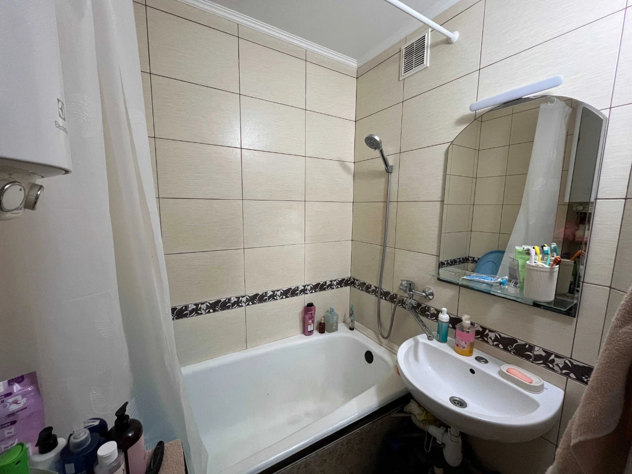 Rayduzhnyi, Shuhevich 12A 7/9 38 sq m good condition