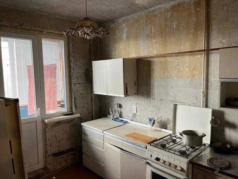 1-кімнатна квартира, покращеного планування, велика площа. Рогань