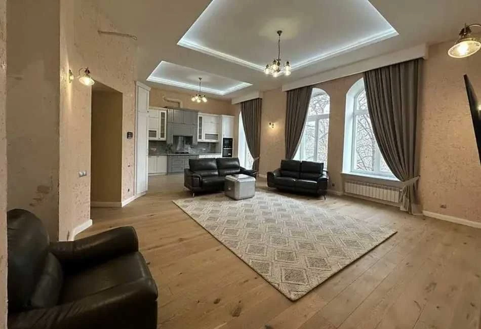 Luxury 6-room apartment in Teatralny Prospect, 320 m2