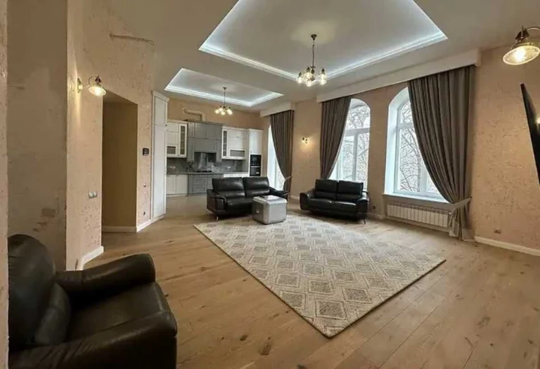 Luxury 6-room apartment in Teatralny Prospect, 320 m2