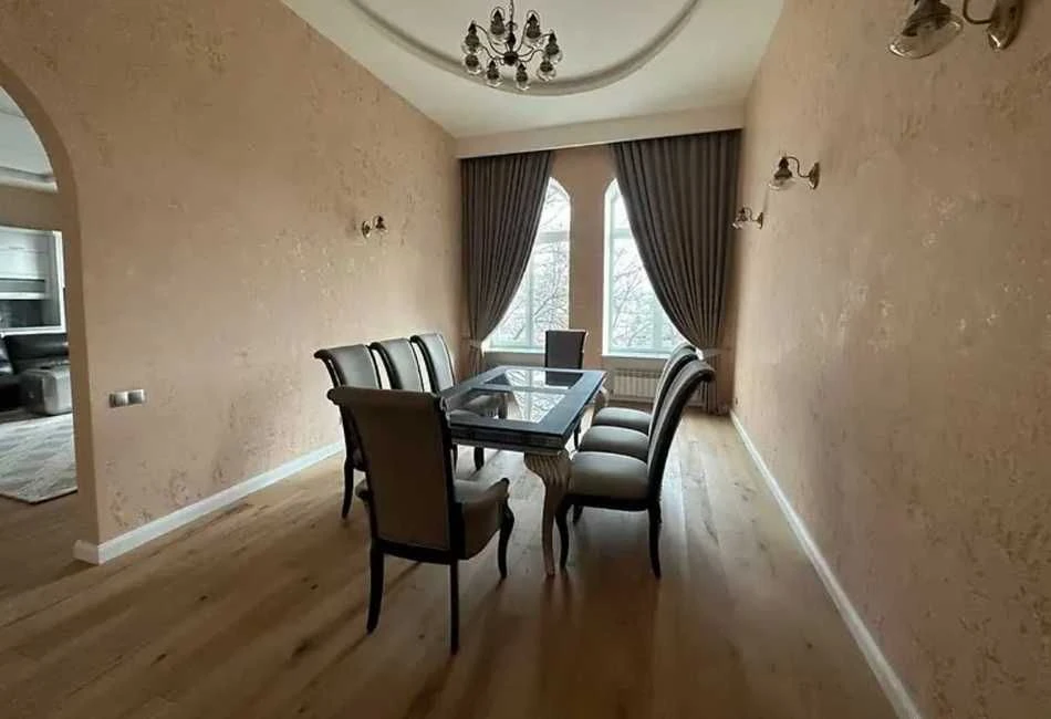 Luxury 6-room apartment in Teatralny Prospect, 320 m2