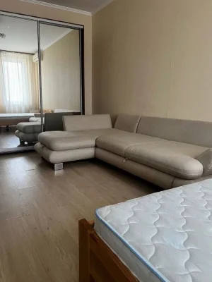 В центре, с ремонтом, новый дом. shev-03