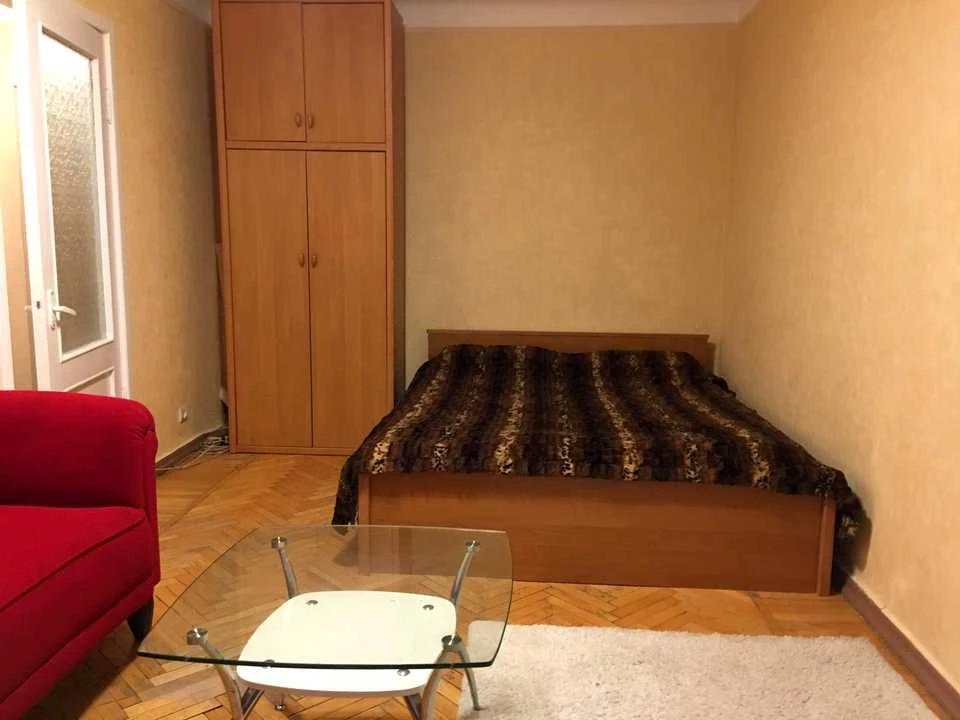 Квартира. Київ, Олеся Гончара вул.
