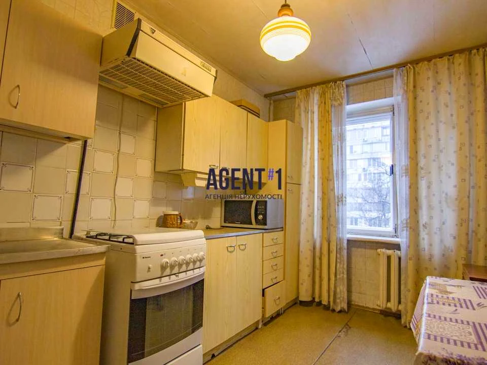 Apartment. Verkhovyna Street, Kyiv