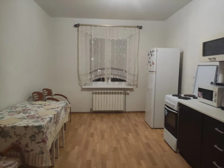 Здам 3-кімнатну квартиру на вулиці Чавдар, 4