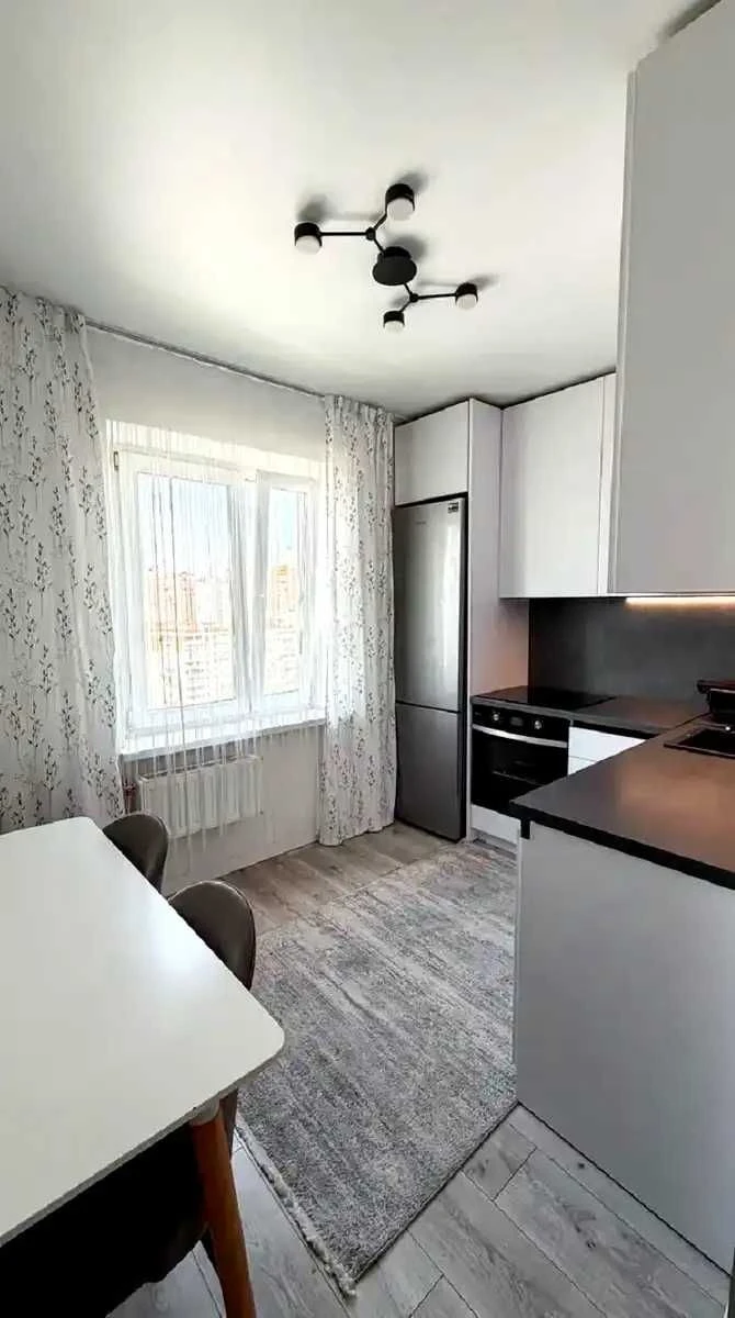 Продаж 2 к квартири з ремонтом Київ, проспект Червоної Калин