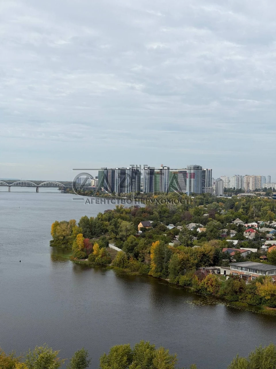 Найкраща ціна: Продаж 3-кімнатної квартири в ЖК "Зарічний", перша лінія