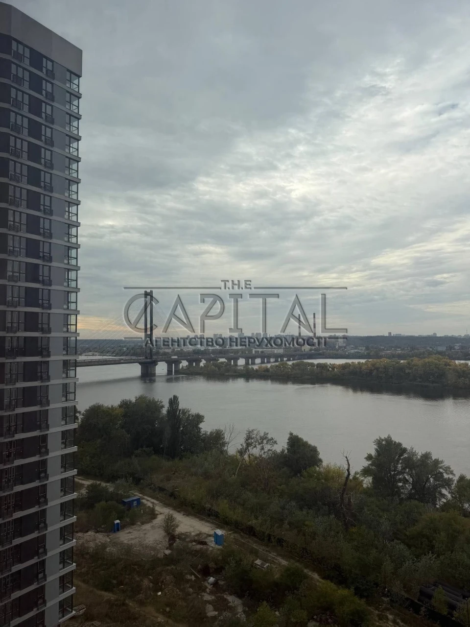 Найкраща ціна: Продаж 3-кімнатної квартири в ЖК "Зарічний", перша лінія