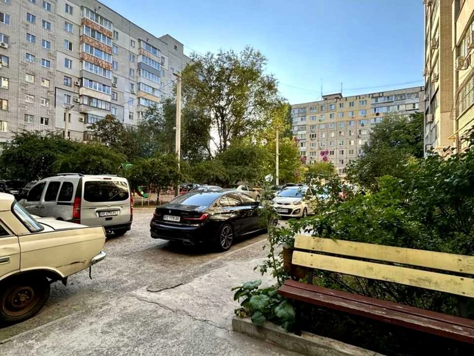 Apartment. Dnipro, Vasyl Tutyunnika st.