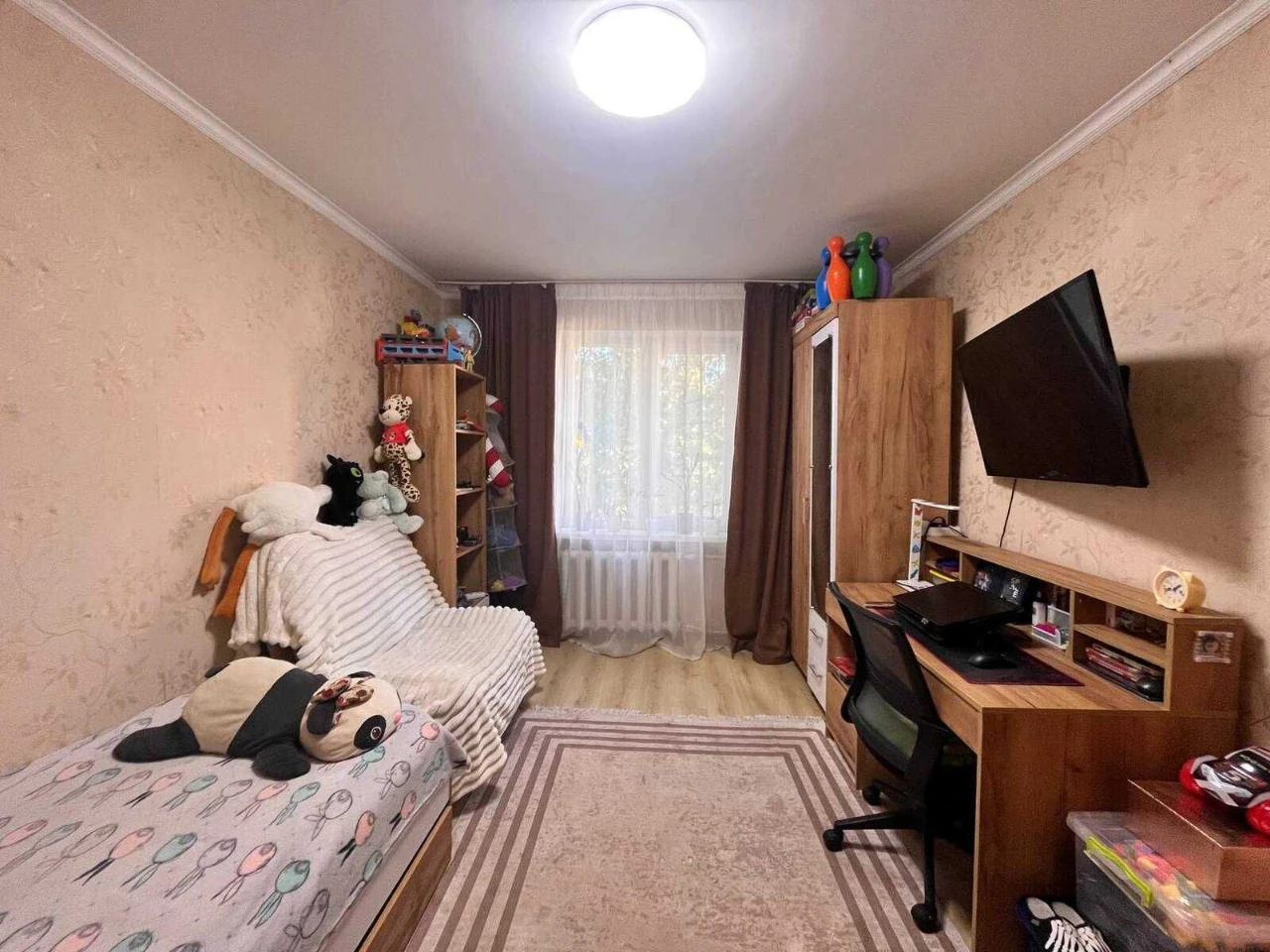 Spacious 3-bedroom apartment renovated near Crimean Boulevard