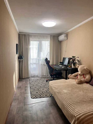 Spacious 3-bedroom apartment renovated near Crimean Boulevard