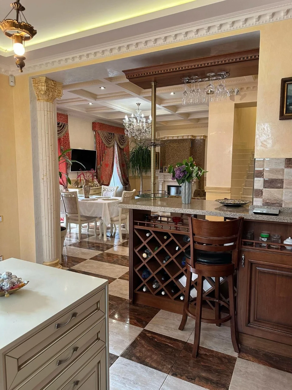 HOUSE in Sovignon. Detached house with pool, basement, and garden.