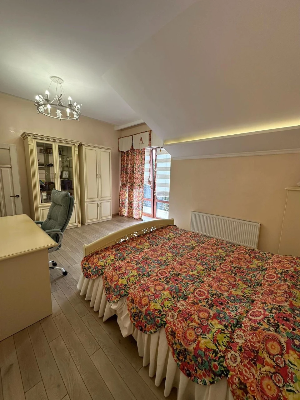 HOUSE in Sovignon. Detached house with pool, basement, and garden.