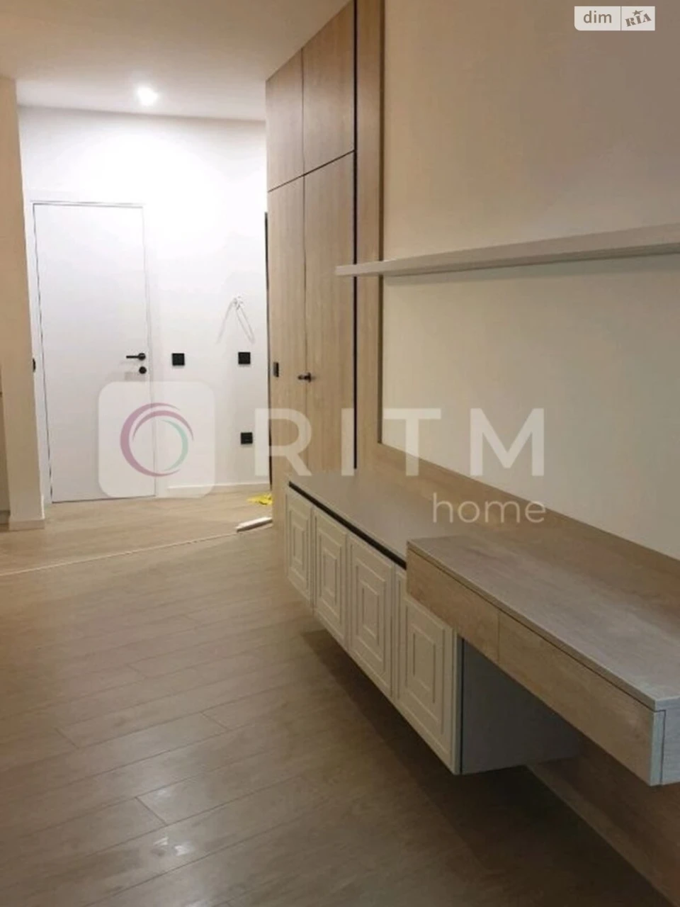 Long-Term Rental: 1.5-Bedroom Apartment