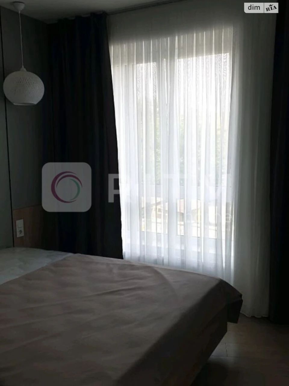 Long-Term Rental: 1.5-Bedroom Apartment
