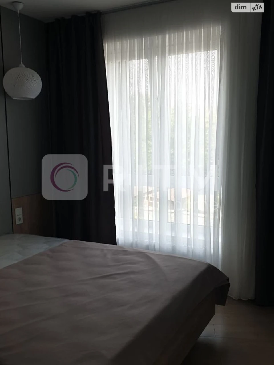Long-Term Rental: 1.5-Bedroom Apartment