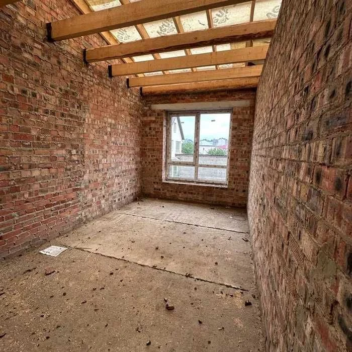 For Sale: Modern Townhouse with Private Courtyard!