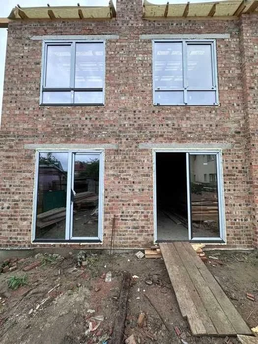 For Sale: Modern Townhouse with Private Courtyard!