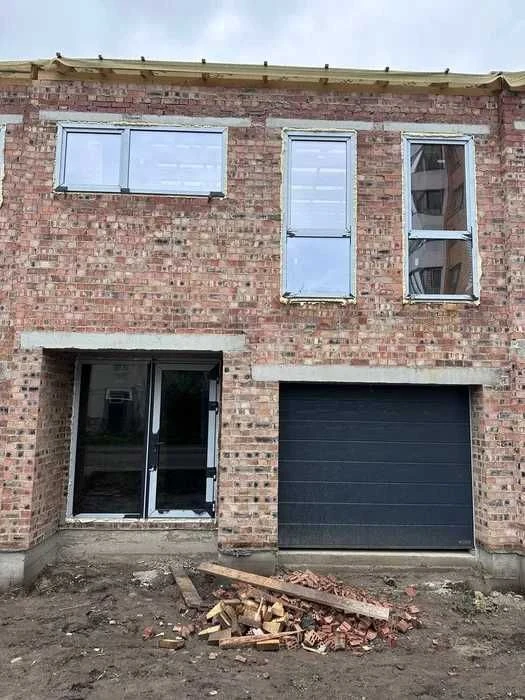 For Sale: Modern Townhouse with Private Courtyard!