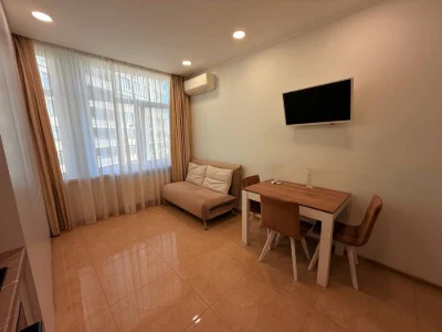 For Sale: Cozy 1-bedroom apartment in the Parkland residential complex on Yunatska Street