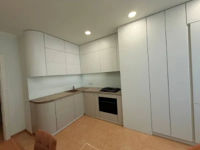 For Sale: Cozy 1-bedroom apartment in the Parkland residential complex on Yunatska Street