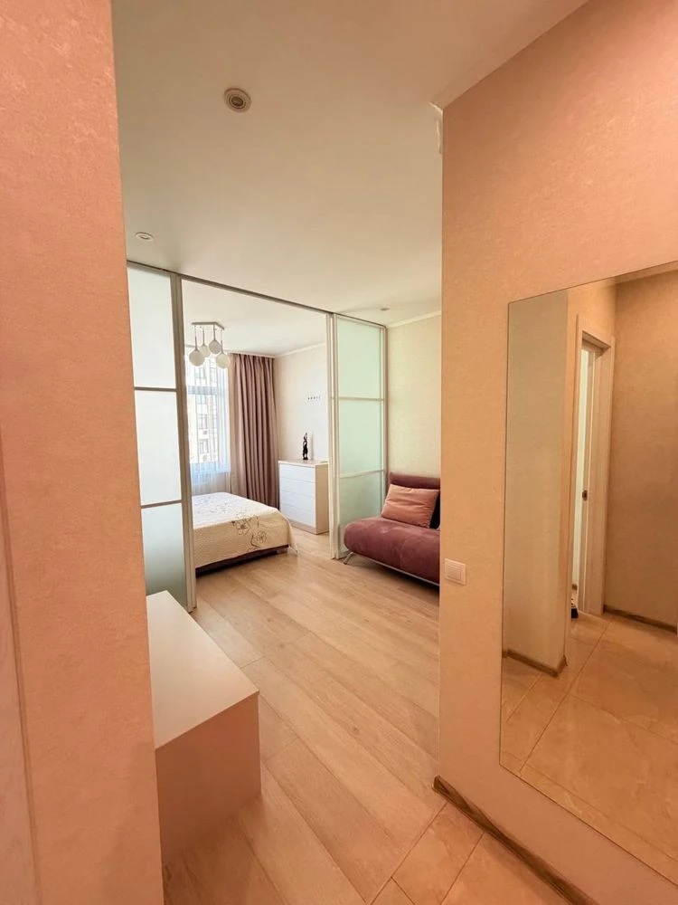 For Sale: Cozy 1-bedroom apartment in the Parkland residential complex on Yunatska Street