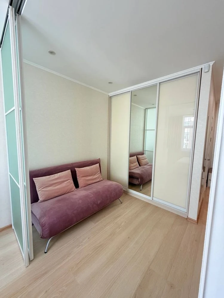 For Sale: Cozy 1-bedroom apartment in the Parkland residential complex on Yunatska Street