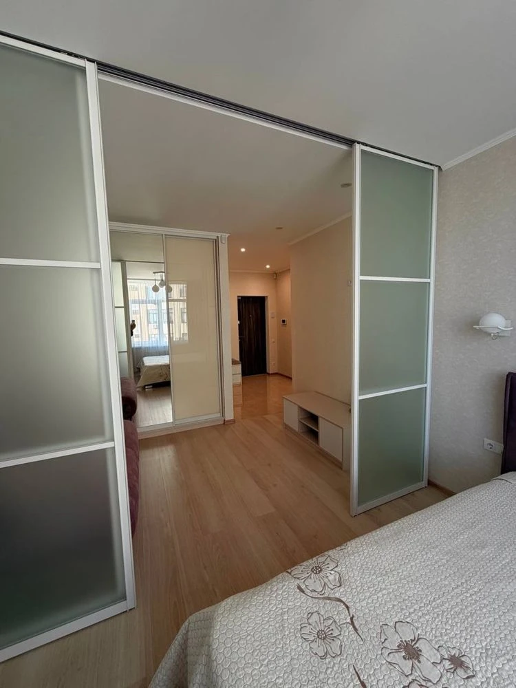 For Sale: Cozy 1-bedroom apartment in the Parkland residential complex on Yunatska Street