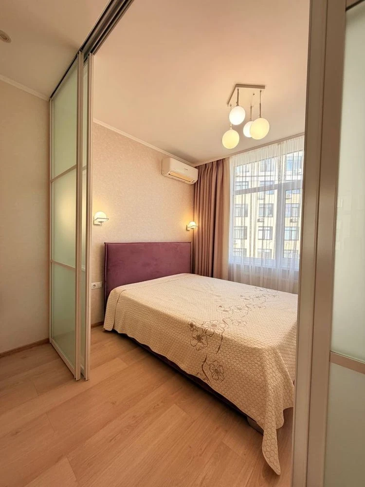 For Sale: Cozy 1-bedroom apartment in the Parkland residential complex on Yunatska Street
