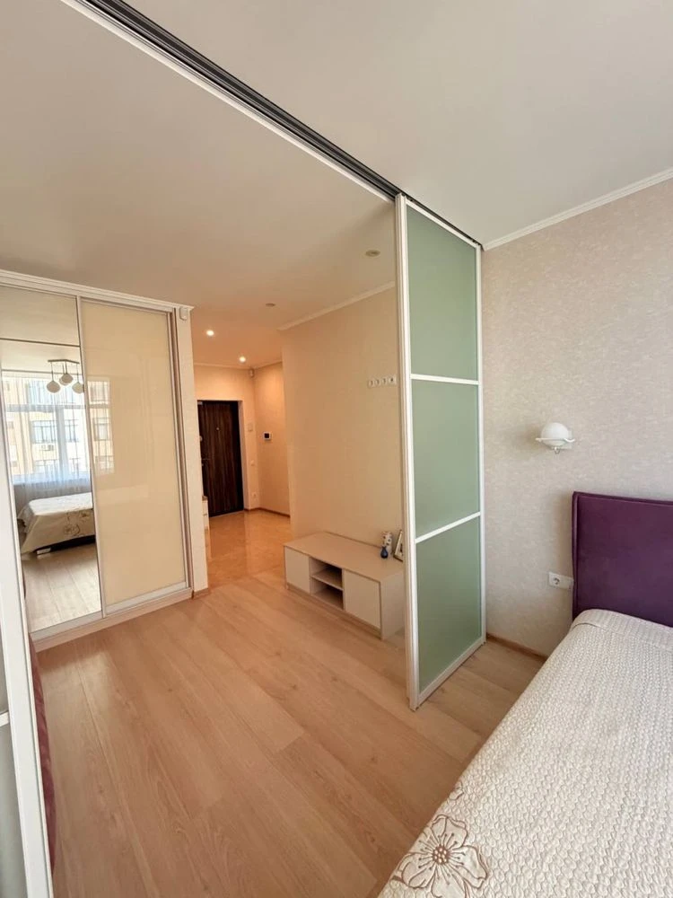 For Sale: Cozy 1-bedroom apartment in the Parkland residential complex on Yunatska Street